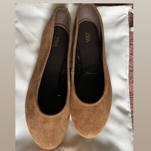 Zara Women's Tan Suede Loafers